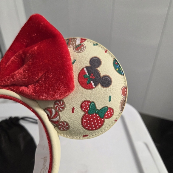 Loungefly Minnie Mouse Christmas Ear Headband - Picture 9 of 10